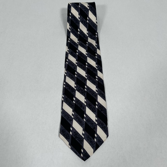 Pierre Balmain 100% Silk Black & White Patterned Tie - Picture 2 of 7